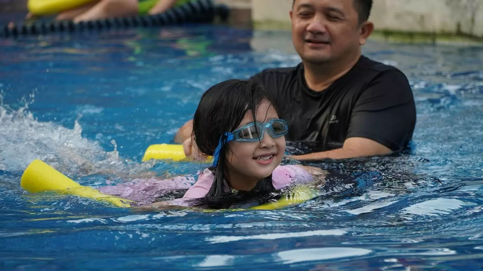  Mengajari Anak Berenang: Panduan untuk Orang Tua